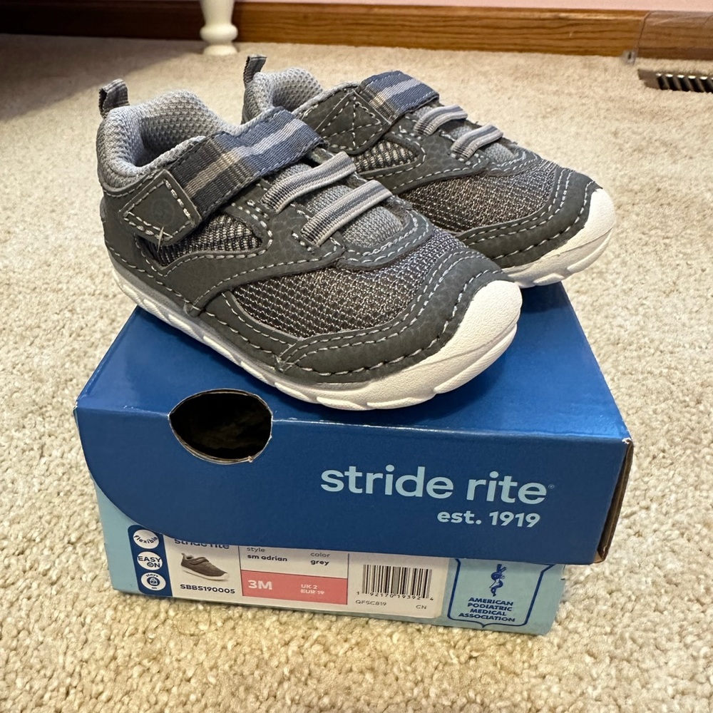 NWT 3M (toddler) Stride Rite Soft Motion Adrian Sneaker